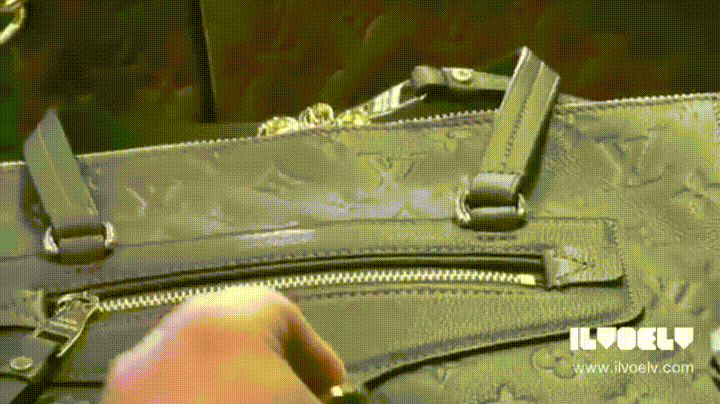 Các chi tiết túi xách Louis Vuitton đượckiểm tra tỉ mỉ
